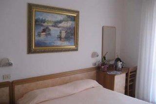 Ancora Hotel 2*